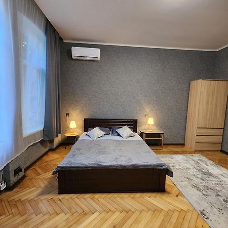 O.O.Apart.2 Apartamento Chernivtsi Exterior foto