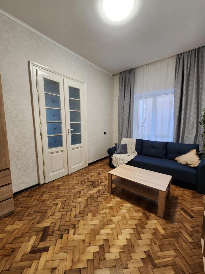 O.O.Apart.2 Apartamento Chernivtsi Exterior foto